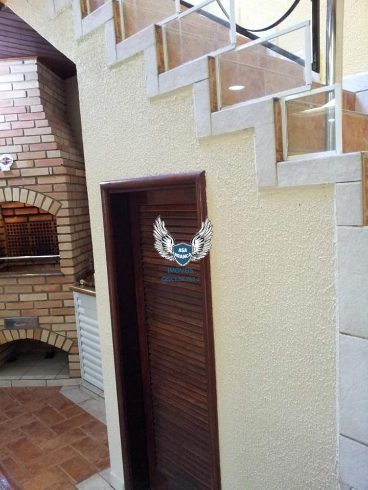 Imóvel de alto padrão 3 dormitórios sendo 2 suítes, quarto empregado, salão de f