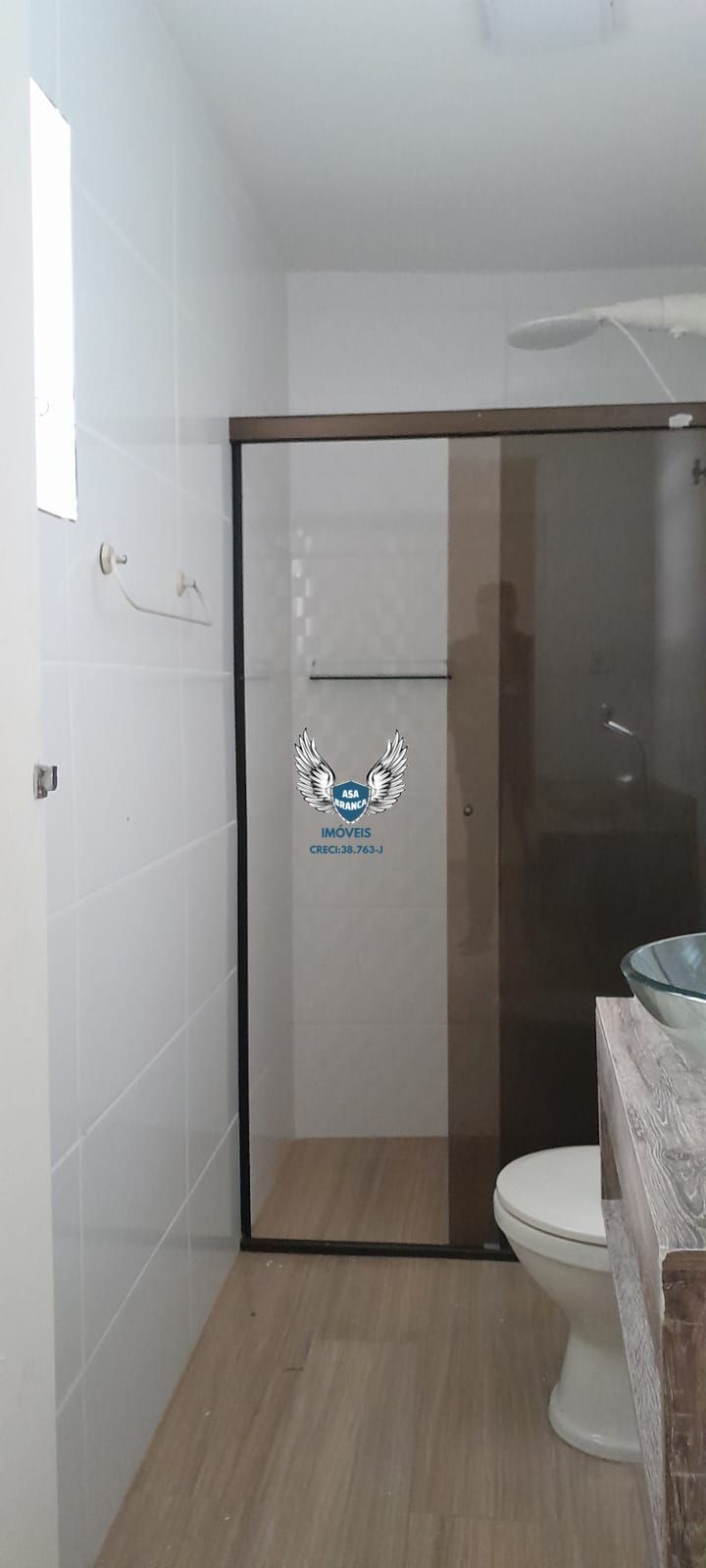 Casa térrea com 03 dormitórios sendo 01 suíte e 03 vagas de garagem