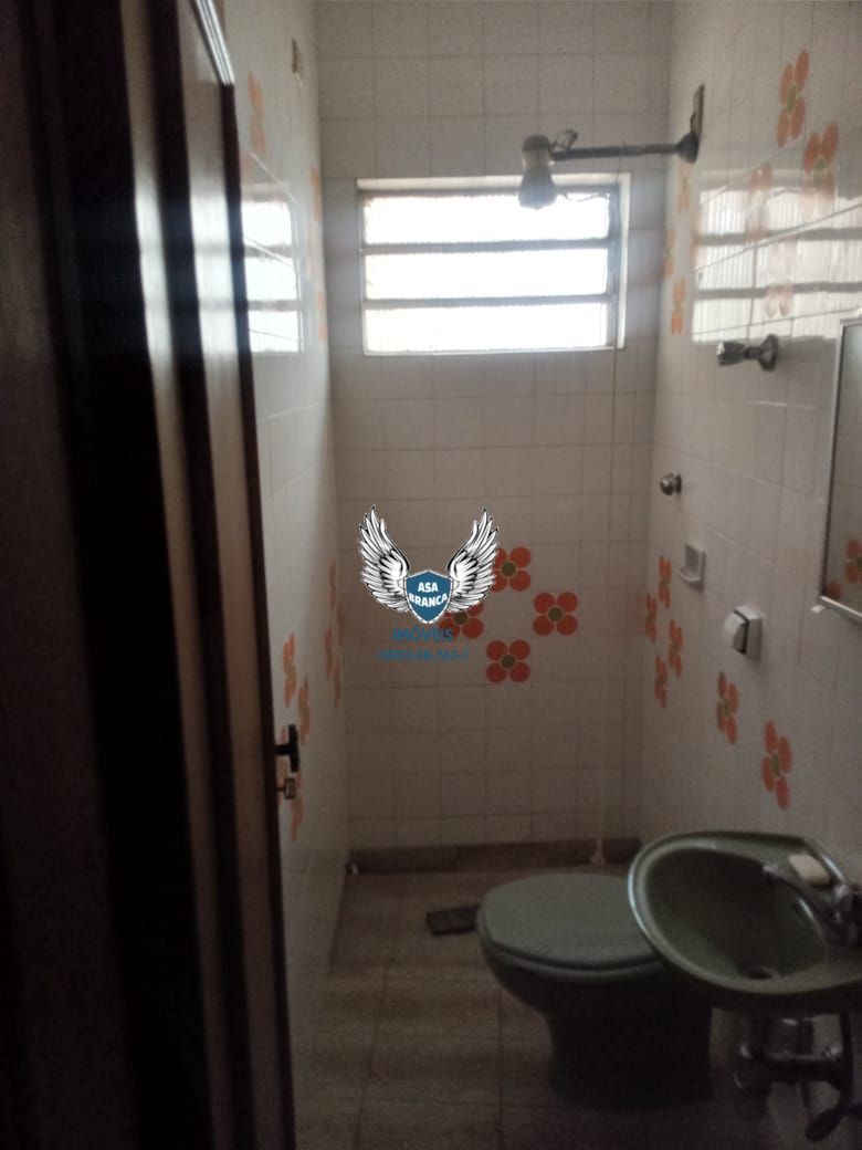Casa térrea no jardim frança com 03 dormitórios sendo 01 suíte e 04 vagas de ga