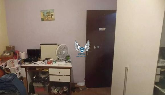 Casa térrea, com com 04 dormitórios e 03 vagas de garagem e 