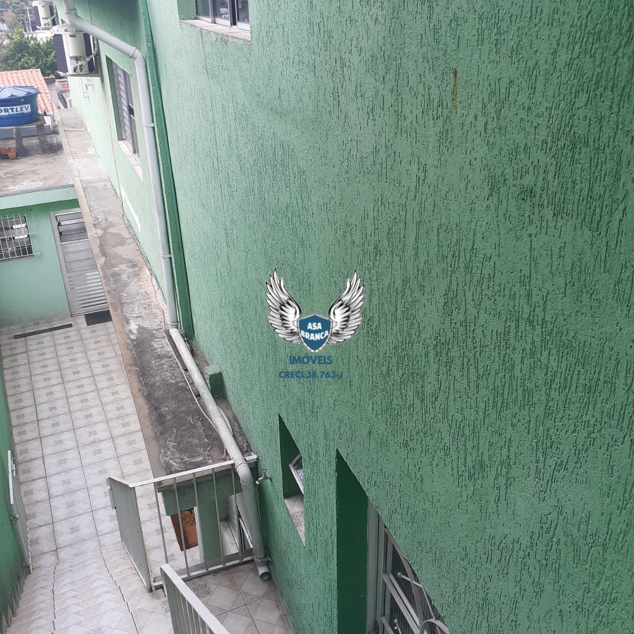 Sobrado com 02 dormitórios e 01 vaga de garagem