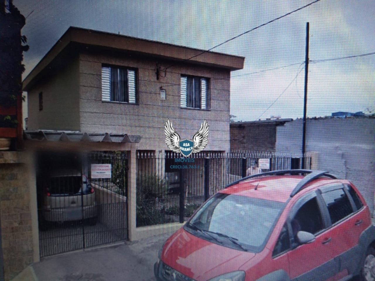 Conjunto com 03 casas sendo 01 sobrado de 4 quartos uma casa de 02 dormitórios