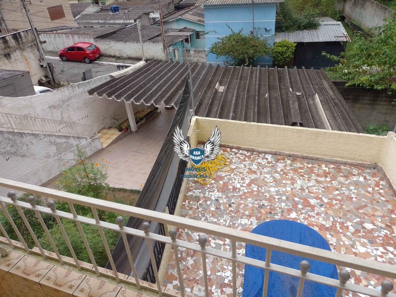 Sobrado com 4 dormitórios, garagem, sala de jantar, cozinha, lavanderia, salão d