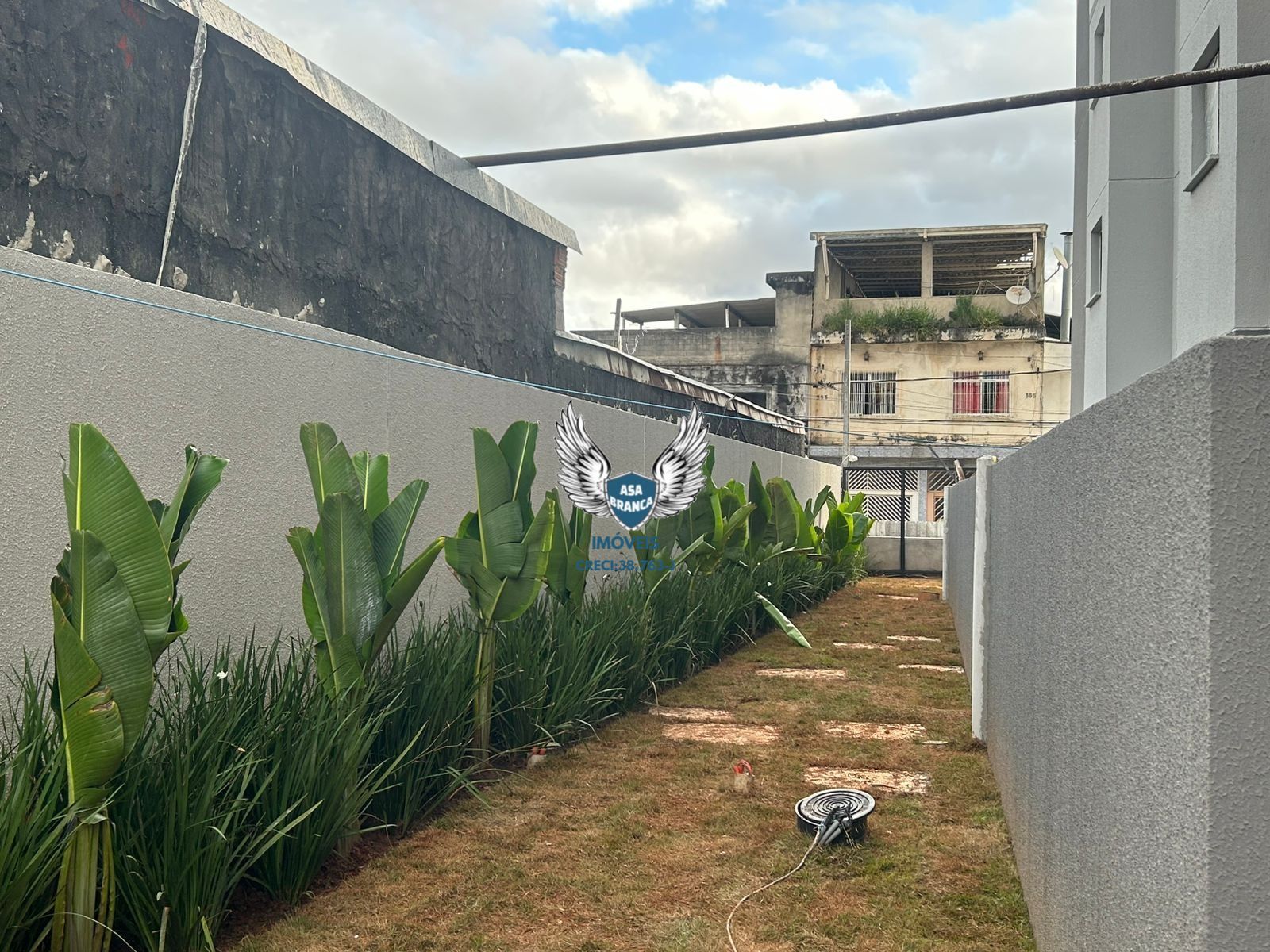 Apartamento com sacada, no bairro do limão 02 dormitórios sem vaga de garagagem
