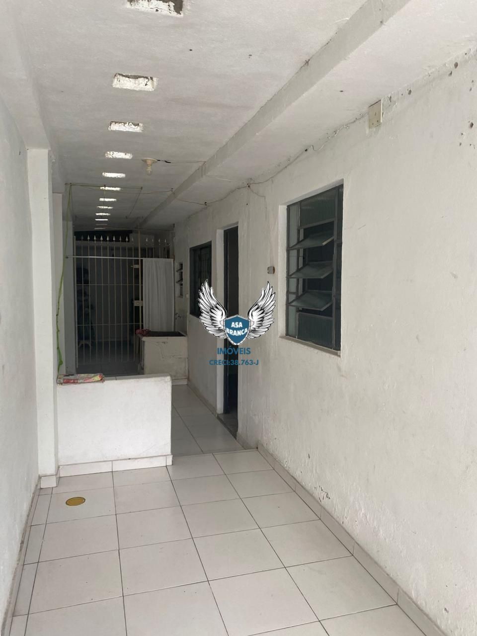 Sobrado com 03 dormitórios e 01 vaga de garagem