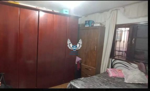 Casa térrea, com com 04 dormitórios e 03 vagas de garagem e uma edícula