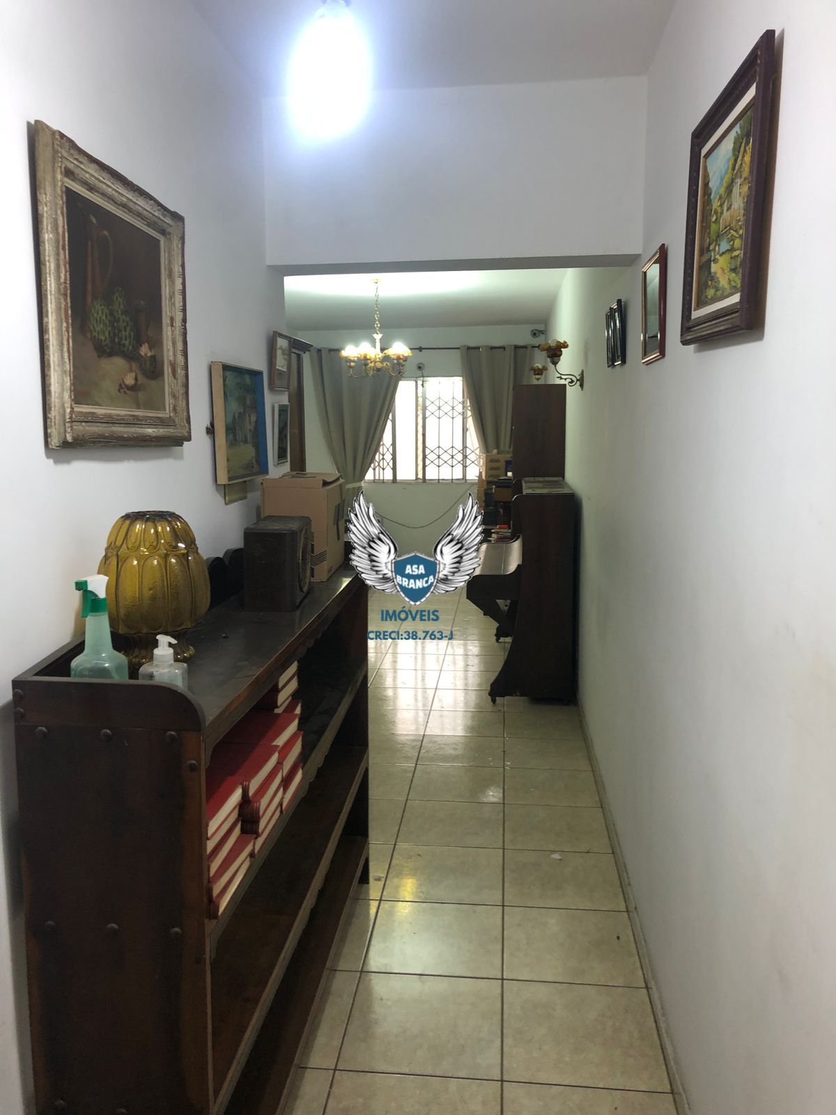 Apartamento com 02 dormitórios e 01 vaga de garagem, à 350 metros da parada ingl