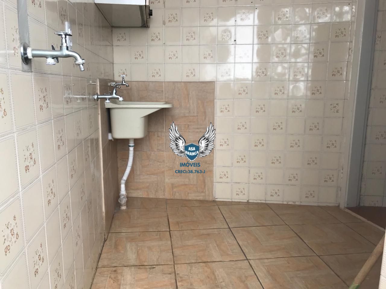 Excelente sobrado com 2 Dormitórios, possui 1 vaga de garagem, Próximo do Horto