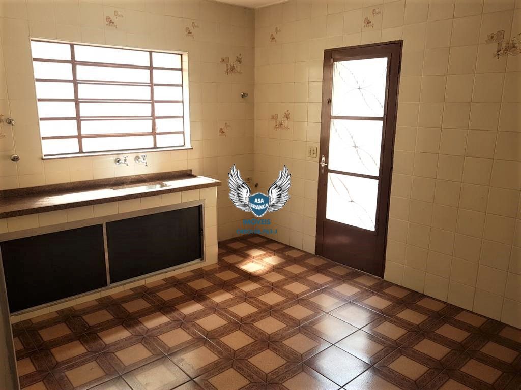 2 Dormitórios, Sala, Cozinha, WC, Lavanderia, Quintal - Excelente Localização