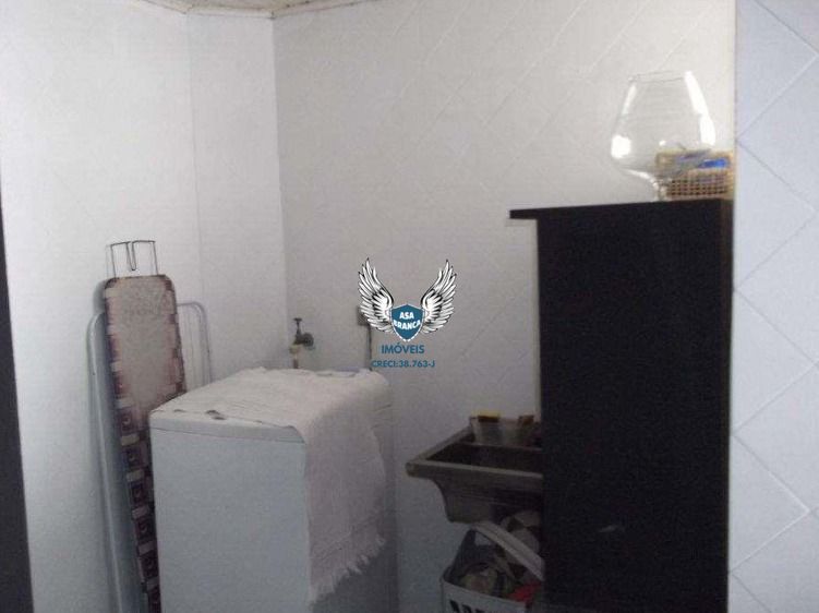 Sobrado em santana com 03 dormitórios possui 02 vagas de garagem, localizado à 0
