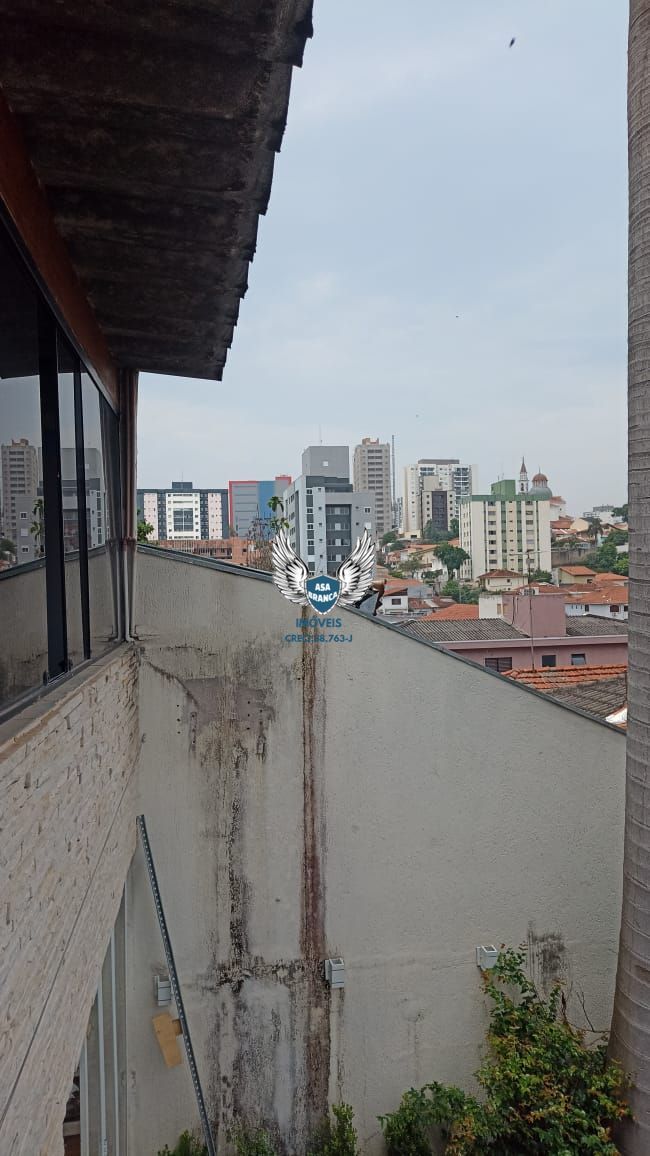 Casa térrea no tucuruvi com 03 dormitórios sendo 01 suíte e 02 vagas de garagem,