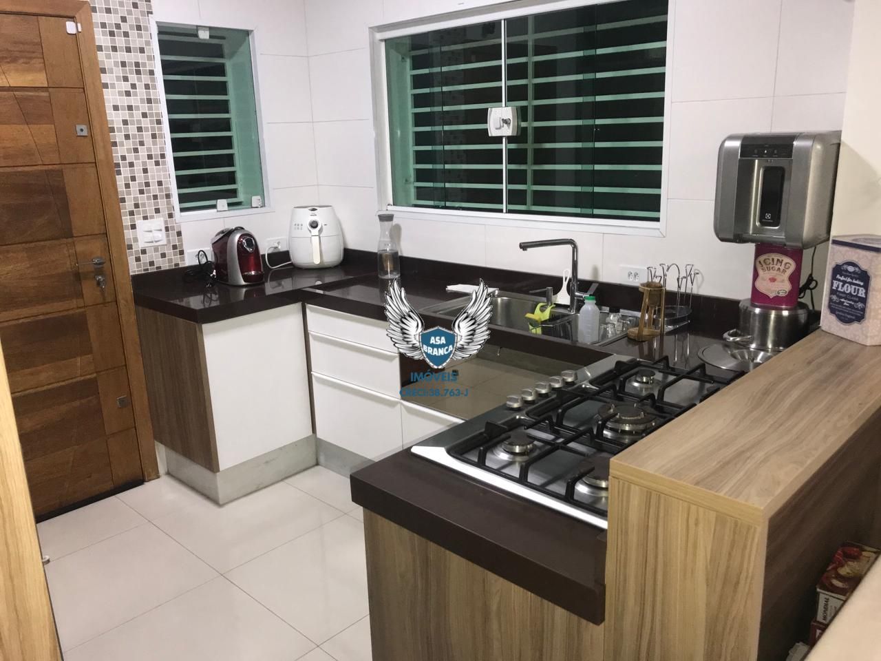 Sobrado no tremembé com 03 dormitórios sendo 02 suítes e 02 vagas de garagem