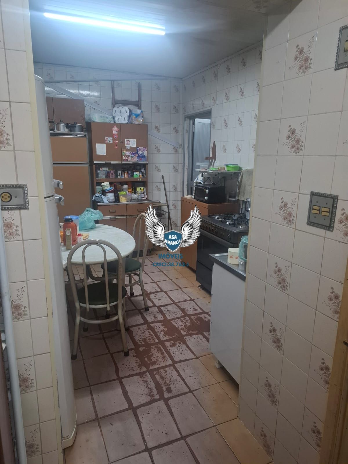 Casa térrea na vila nivi com 01 dormitório e 06 vagas de gar