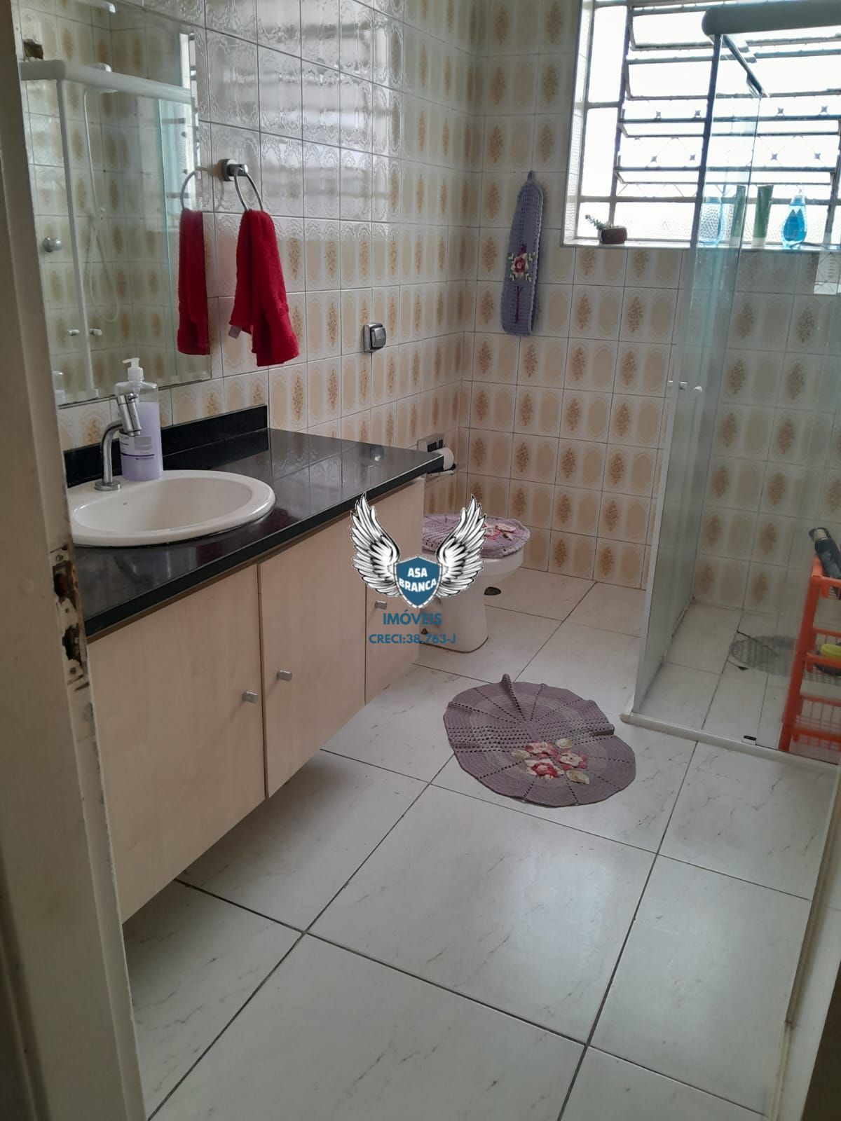 Casa térrea nos fundos na agua fria com 03 dormitórios e sem vaga de garagem