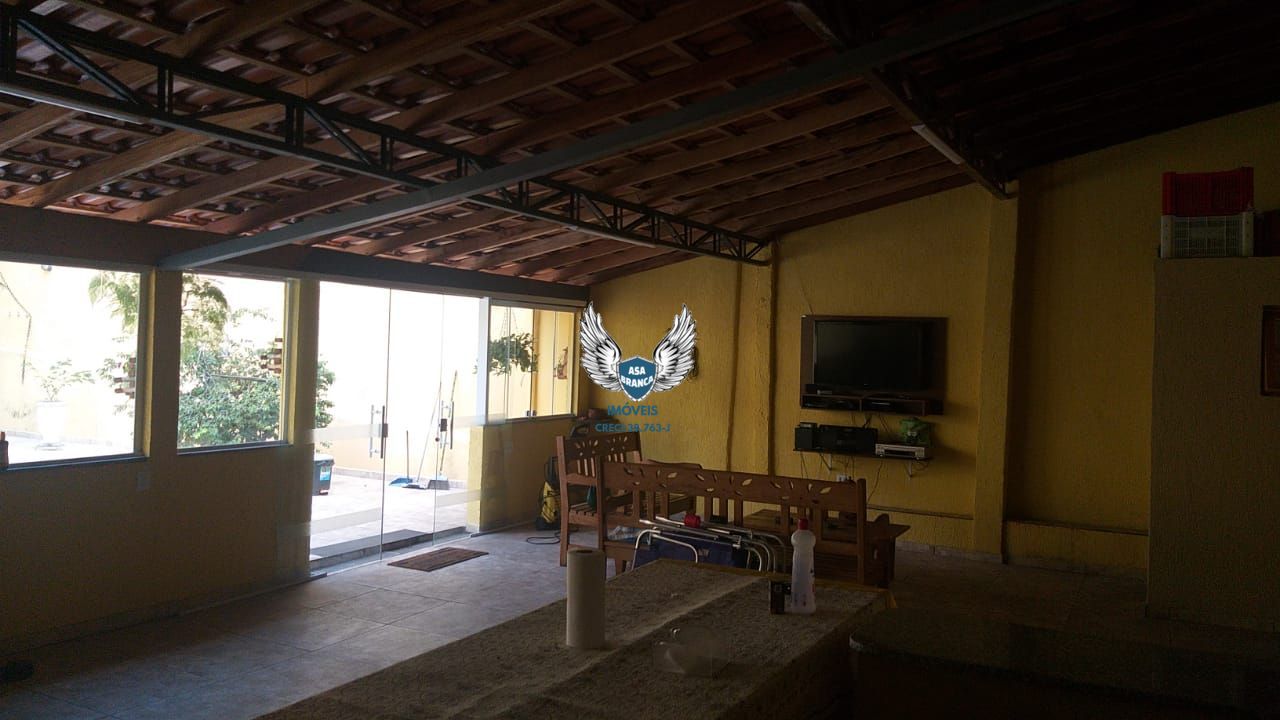 Sobrado com piscina no imirim possui 04 dormitórios sendo 01 suíte e 02 vagas de