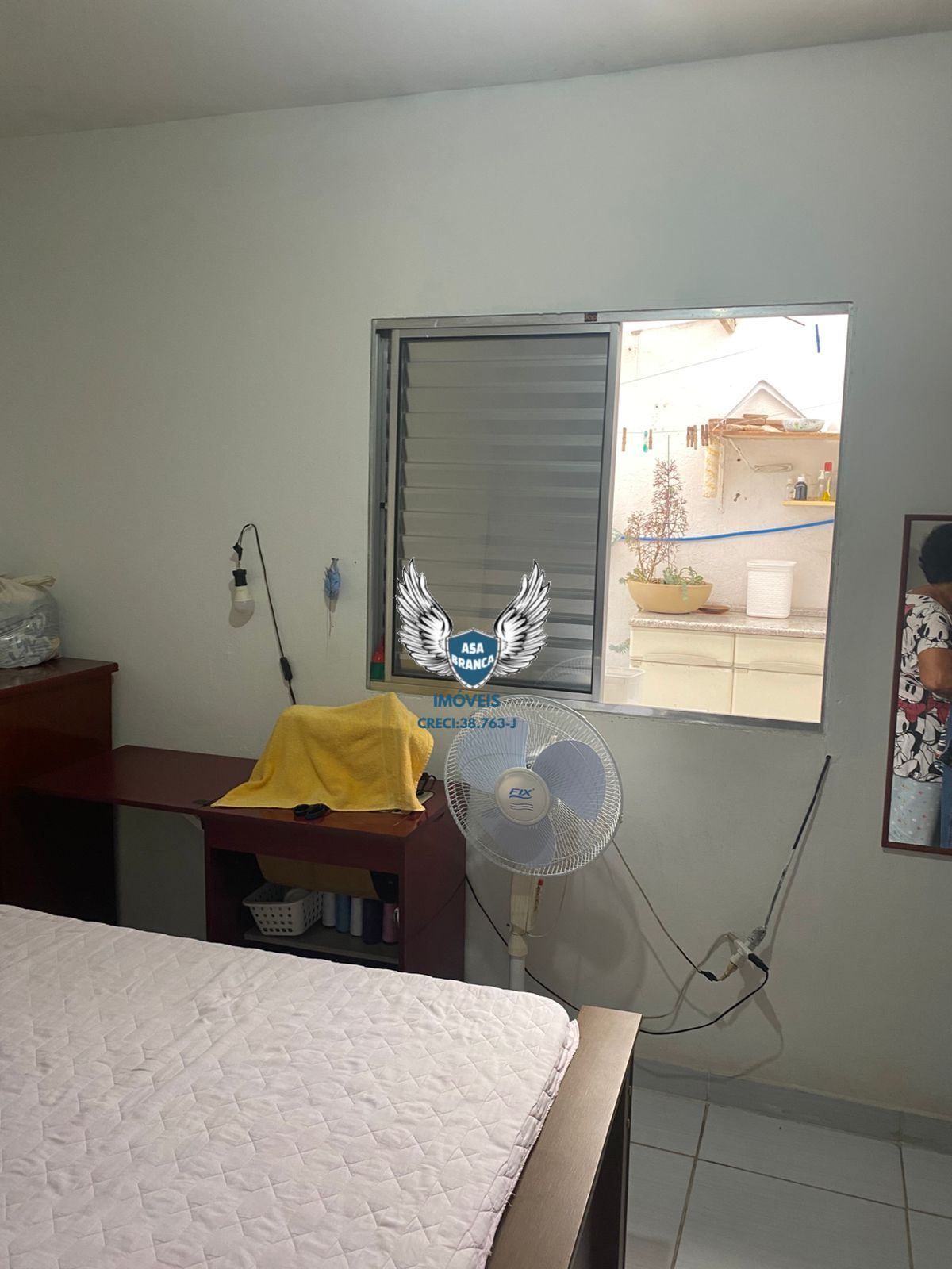 Sobrado com 03 dormitórios e 01 vaga de garagem