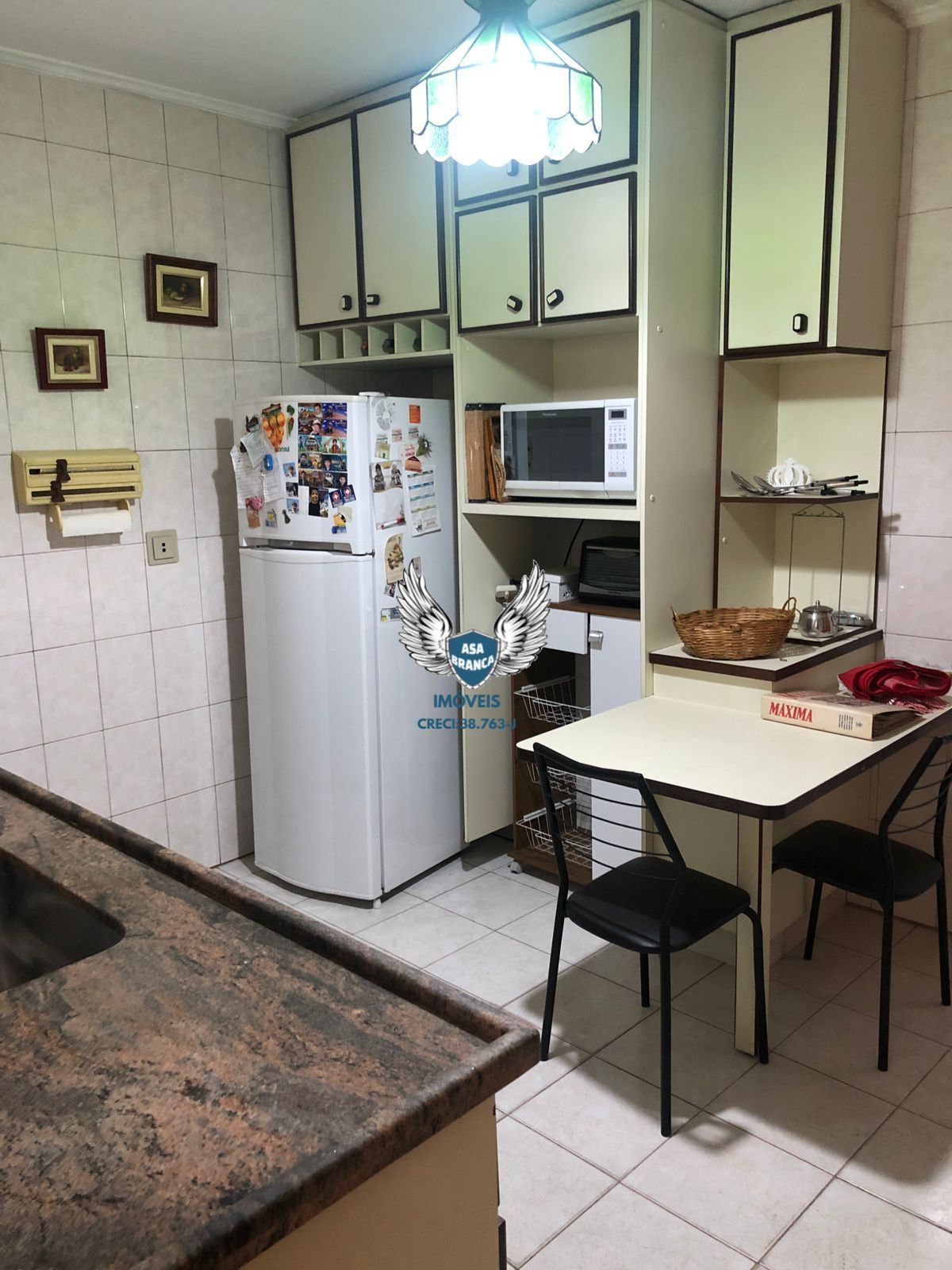 Apartamento com 02 dormitórios e 01 vaga de garagem, à 350 metros da parada ingl