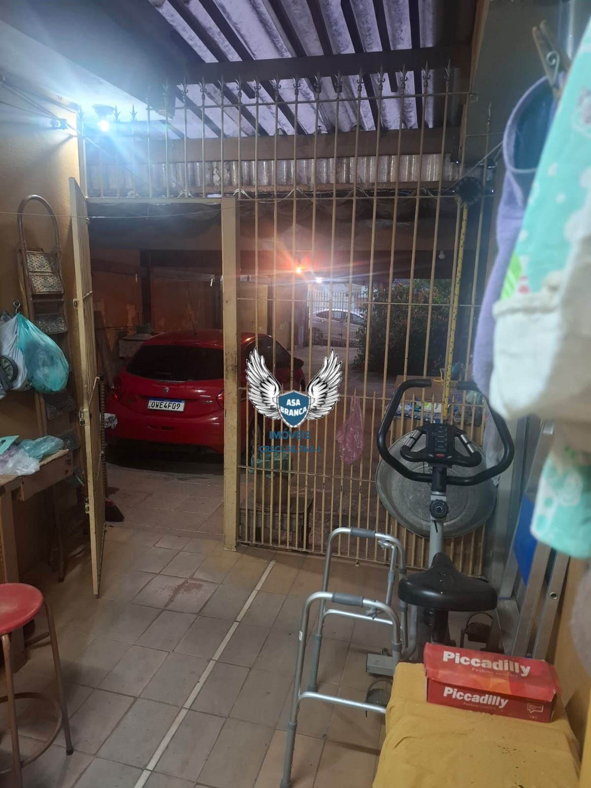 Casa térrea na vila nivi com 01 dormitório e 06 vagas de gar