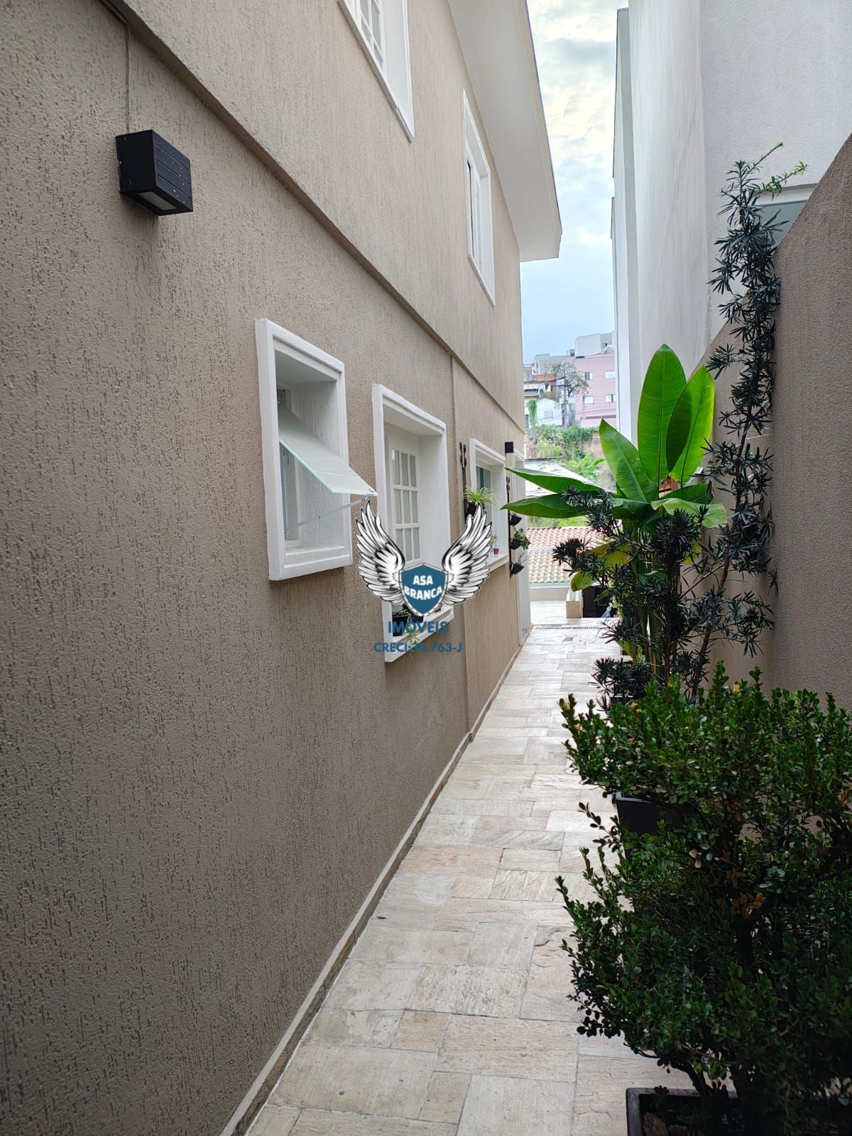 Sobrado no mandaqui com piscina e 03 dormitórios sendo 02 suítes e 02 vagas de g