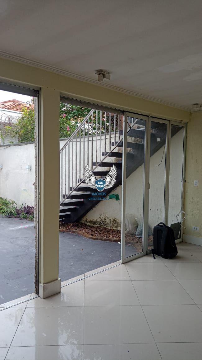 Casa térrea no tucuruvi com 03 dormitórios sendo 01 suíte e 02 vagas de garagem,