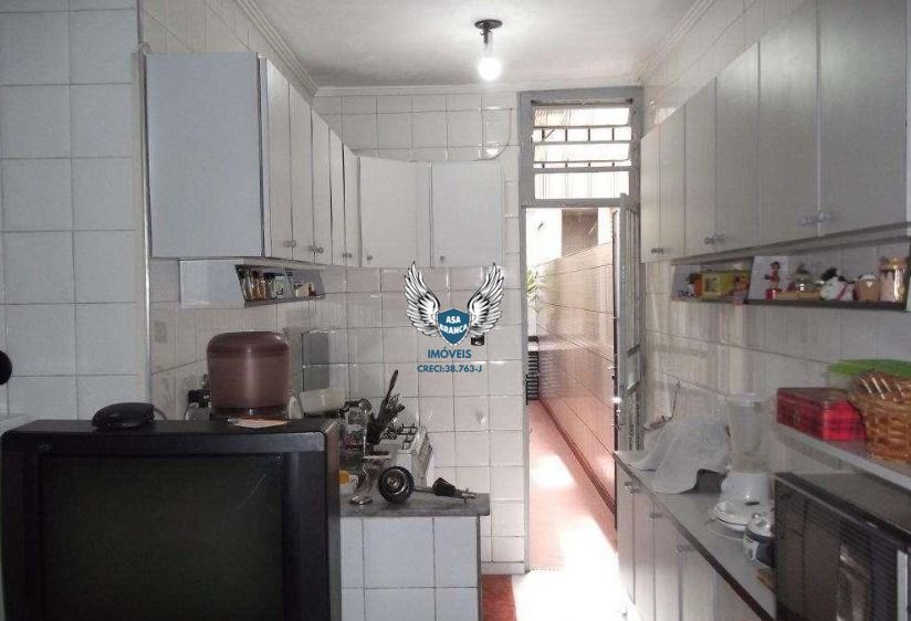 Sobrado em santana com 03 dormitórios possui 02 vagas de garagem, localizado à 0