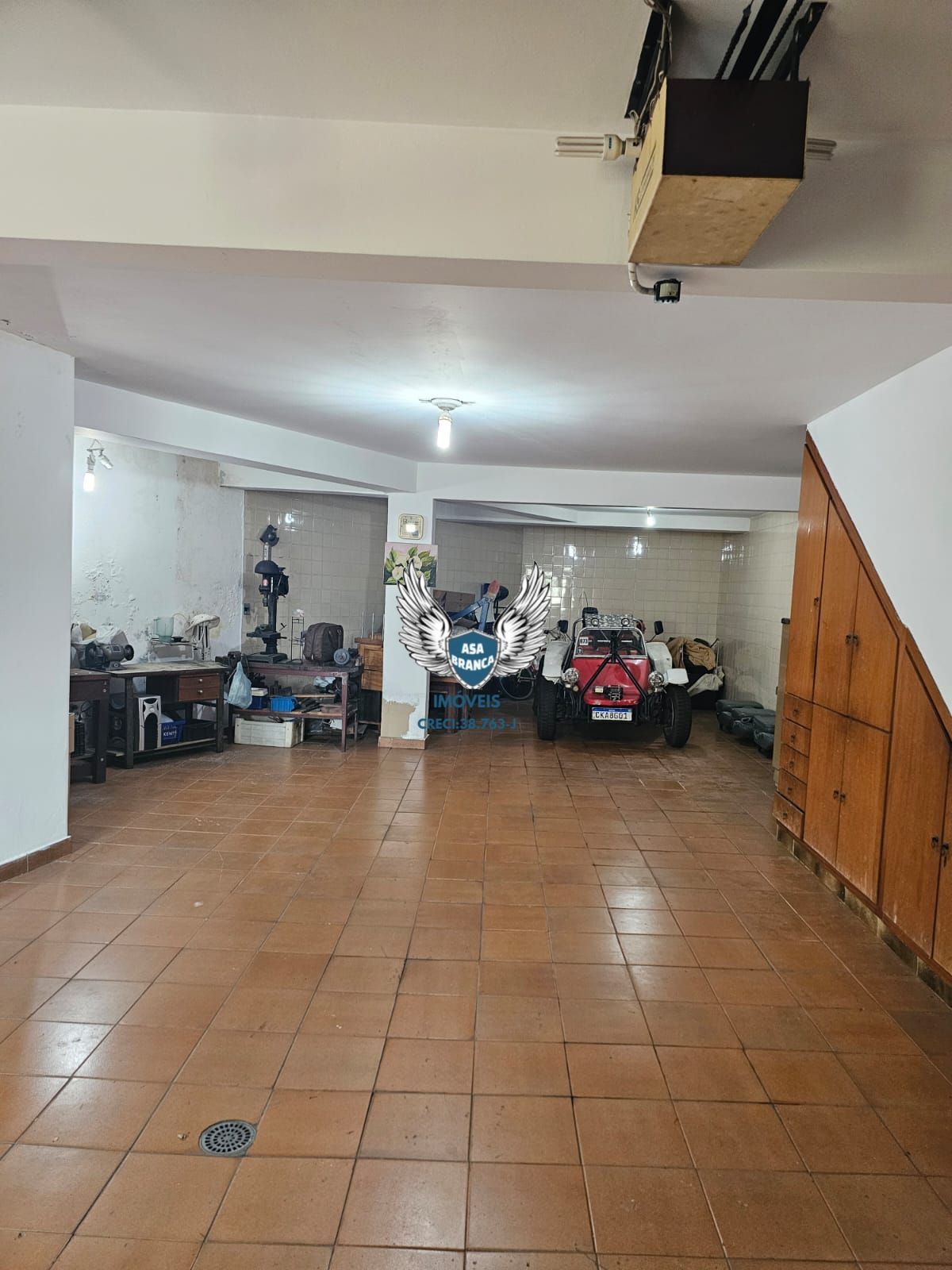 Excelente sobrado com 03 dormitórios, 01 suíte, garagem espaçosa , imóvel semi-m