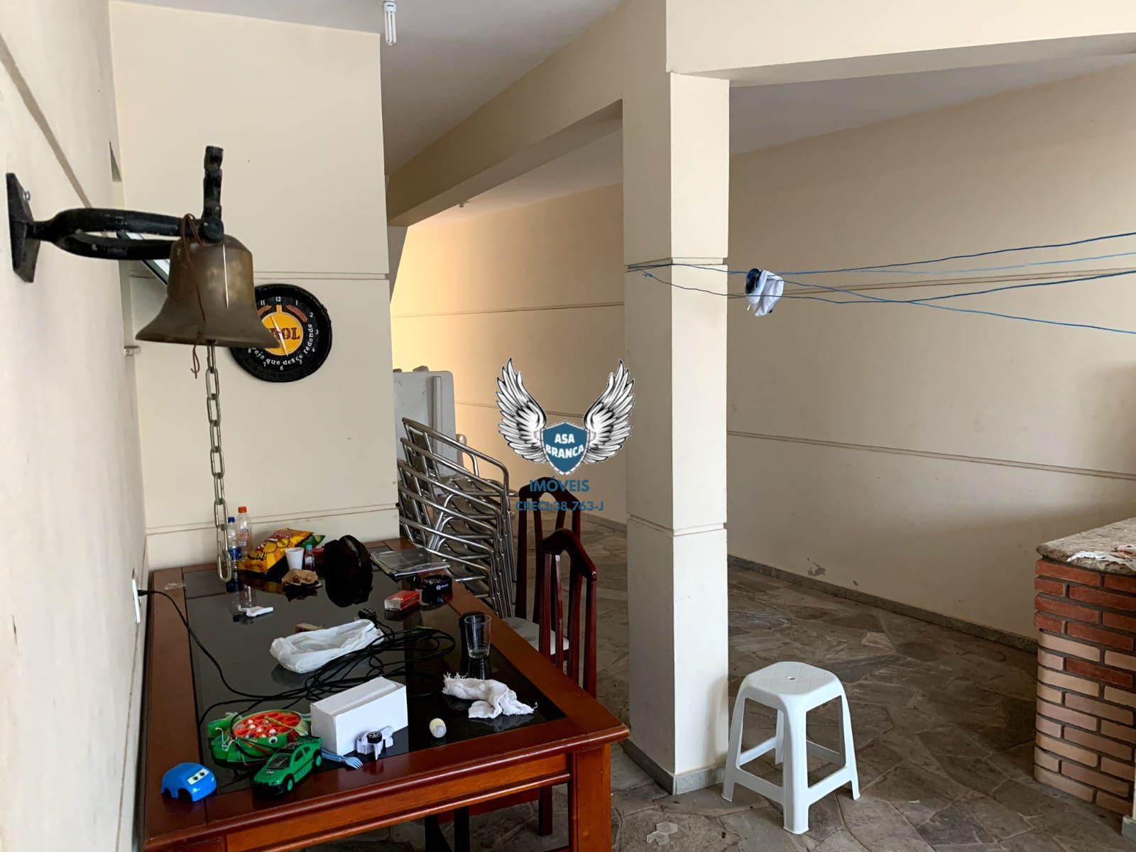 Sobrado de alto padrão em condomínio fechado com 04 suítes