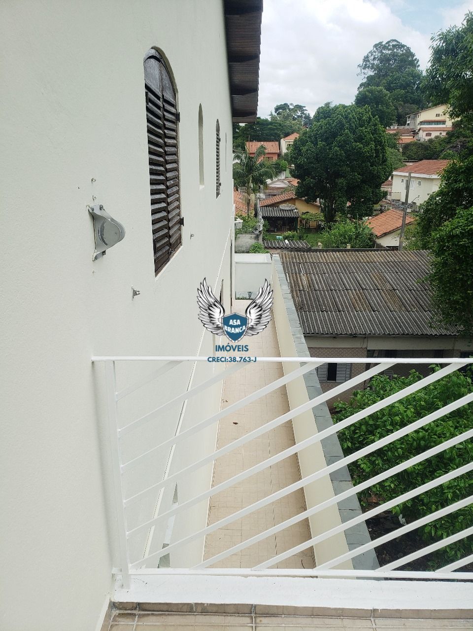 Sobrado próximo ao horto florestal com 04 dormitórios sendo 01 suíte