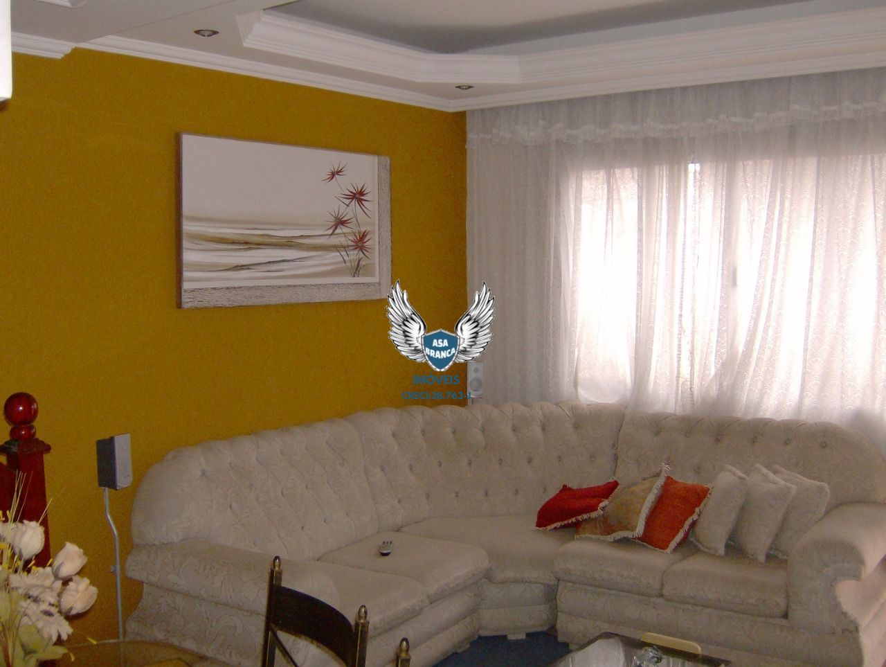 Casa em condomínio fechado de 02 dormitórios e 01 vaga de garagem