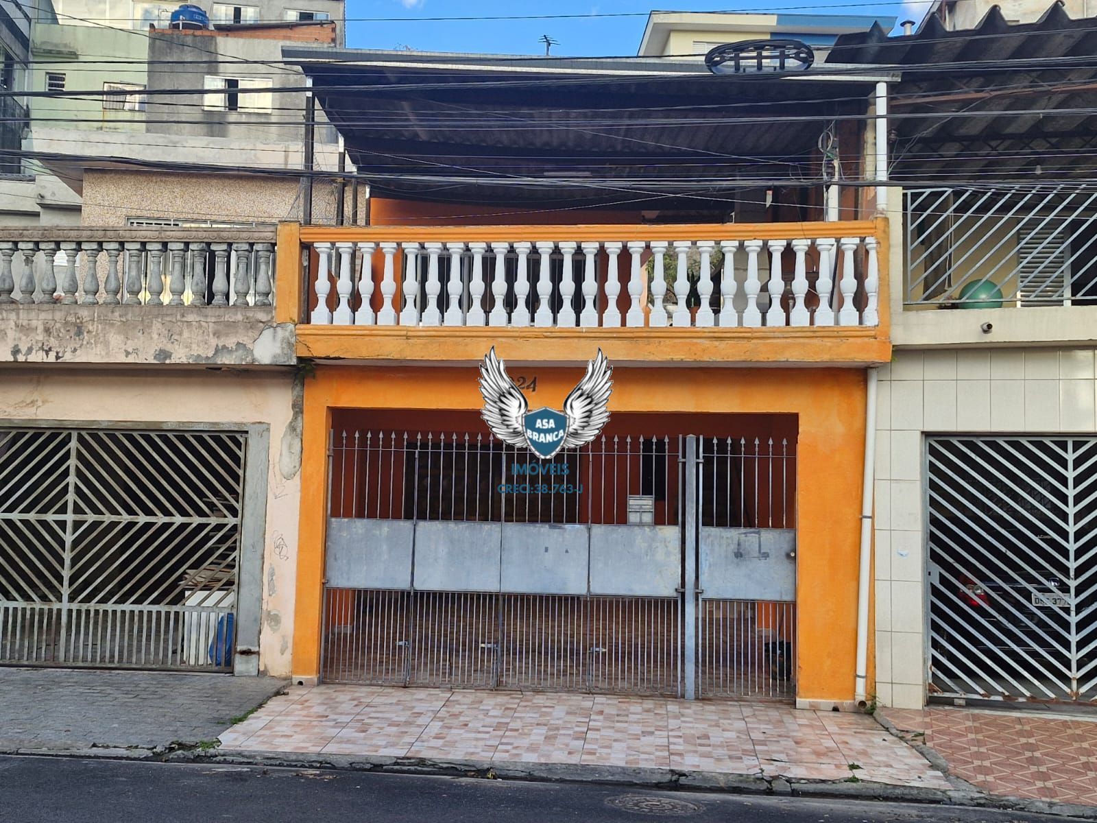 Sobrado no jaraguá com 03 dormitórios e 02 vagas de garagem