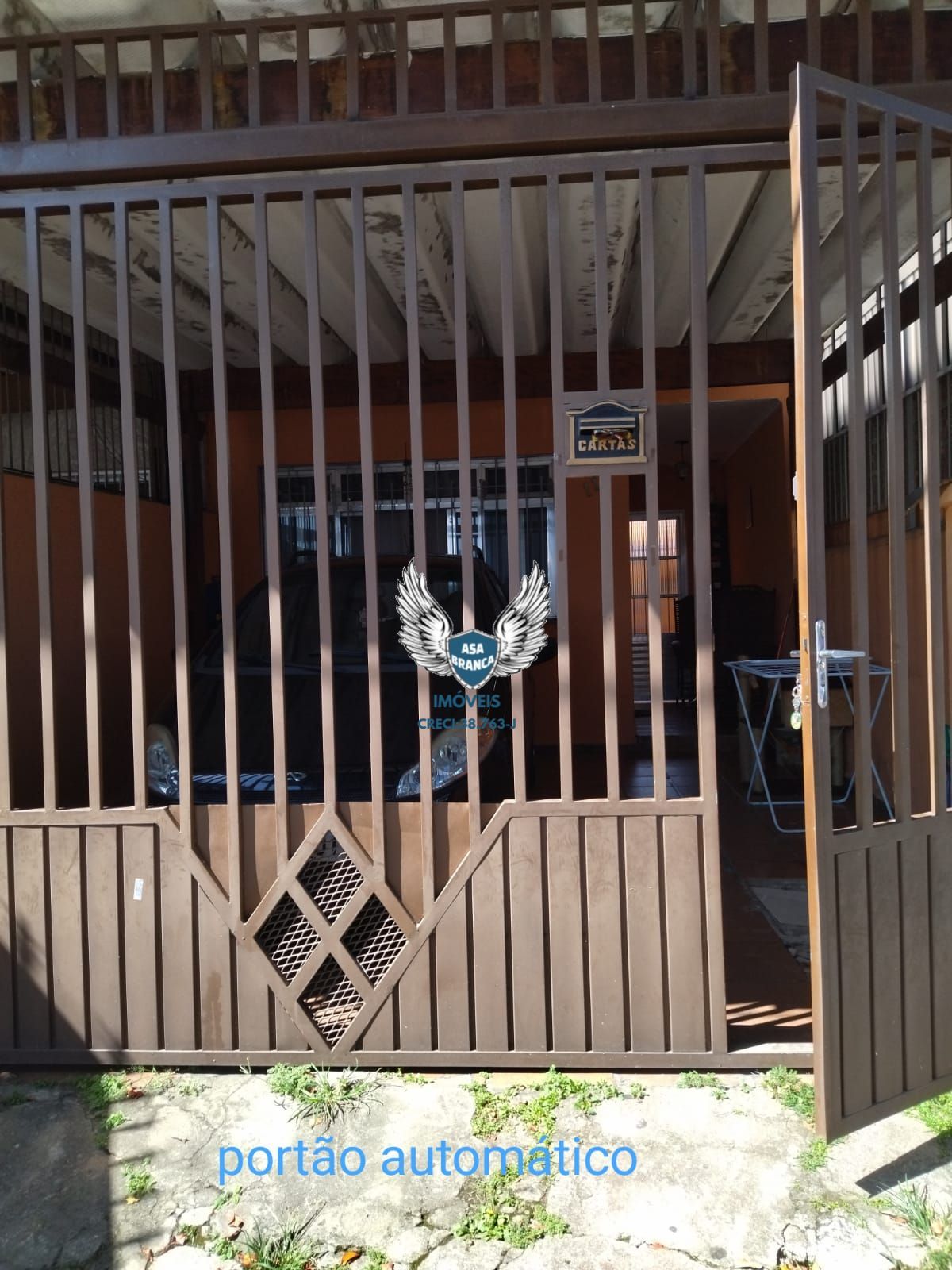 Sobrado de 04 dormitórios sendo 01 suíte e 02 vagas de garagem