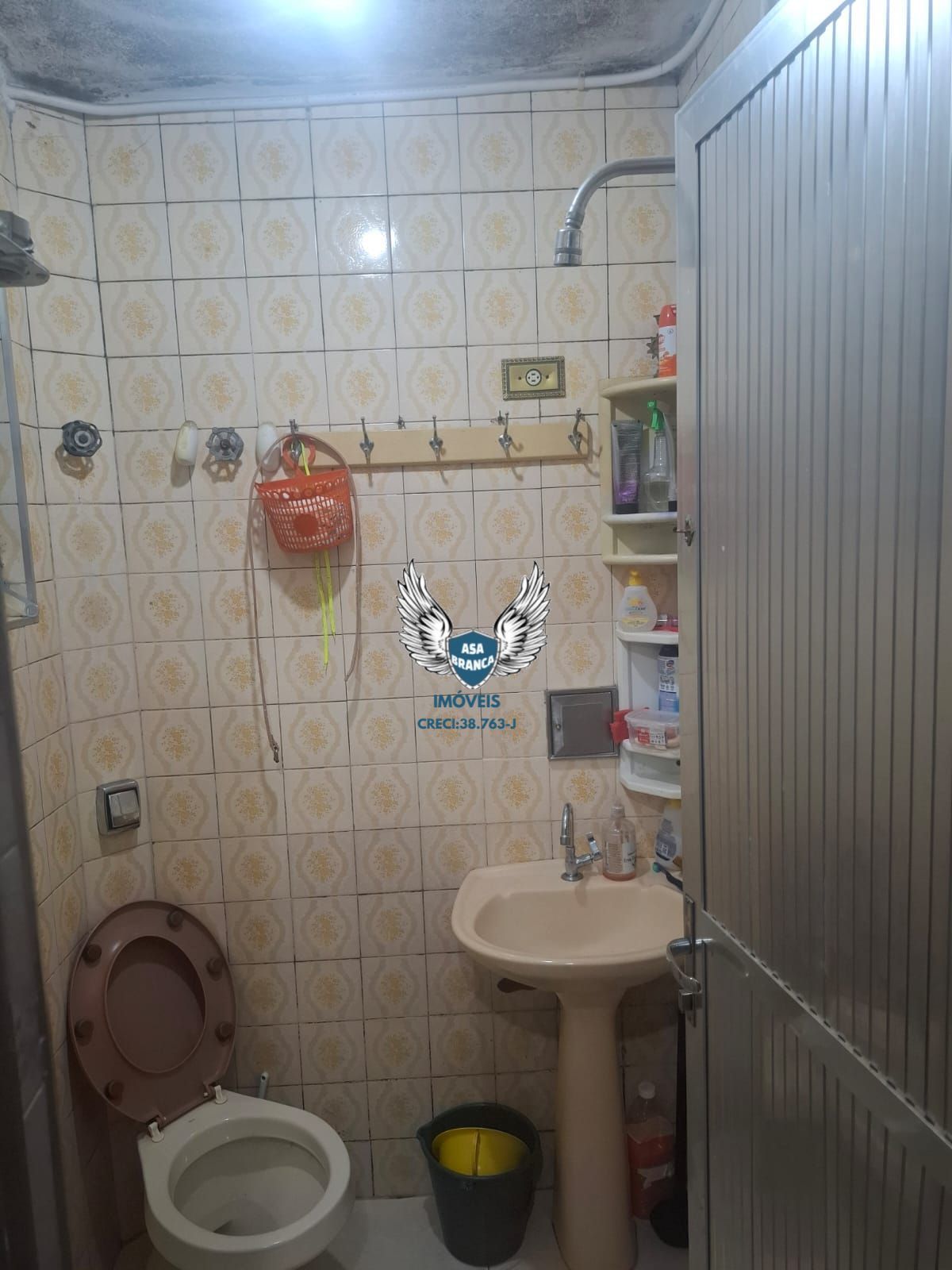 Casa térrea na vila nivi com 01 dormitório e 06 vagas de gar