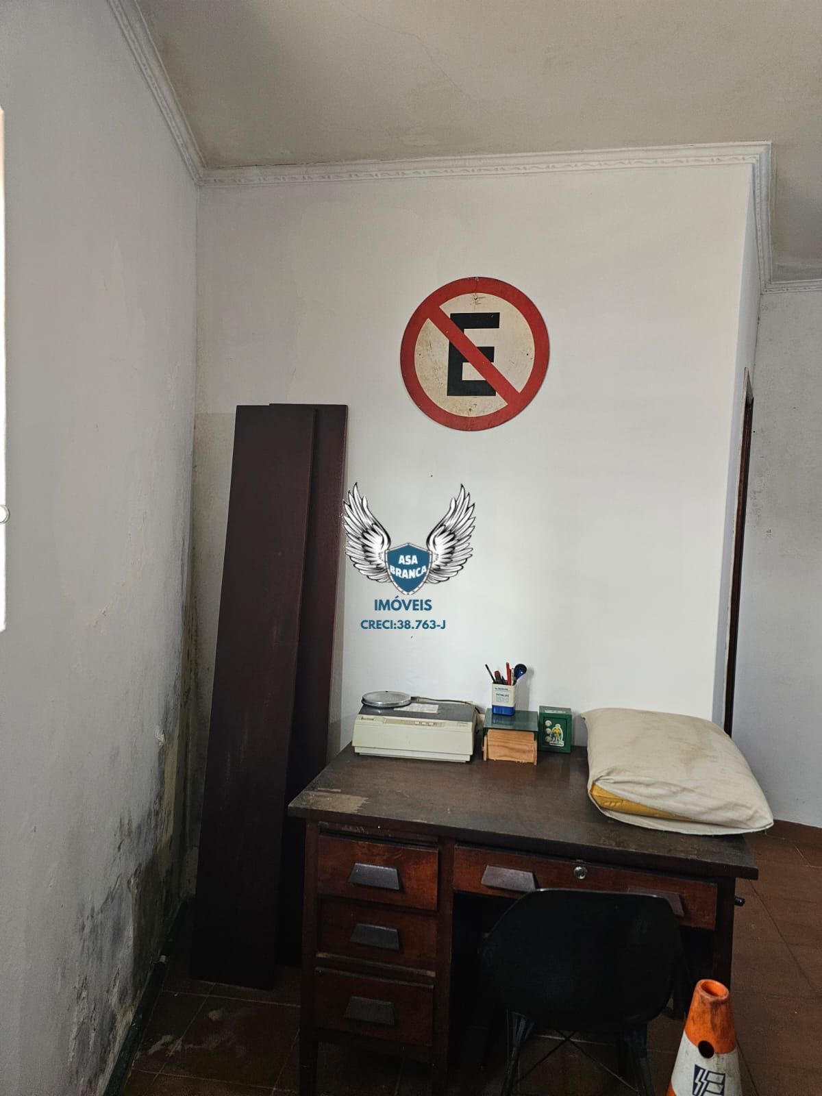 Excelente sobrado com 03 dormitórios, 01 suíte, garagem espaçosa , imóvel semi-m