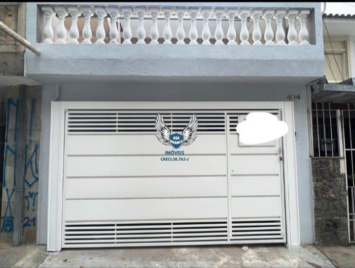Sobrado com 02 dormitórios e 01 vaga de garagem