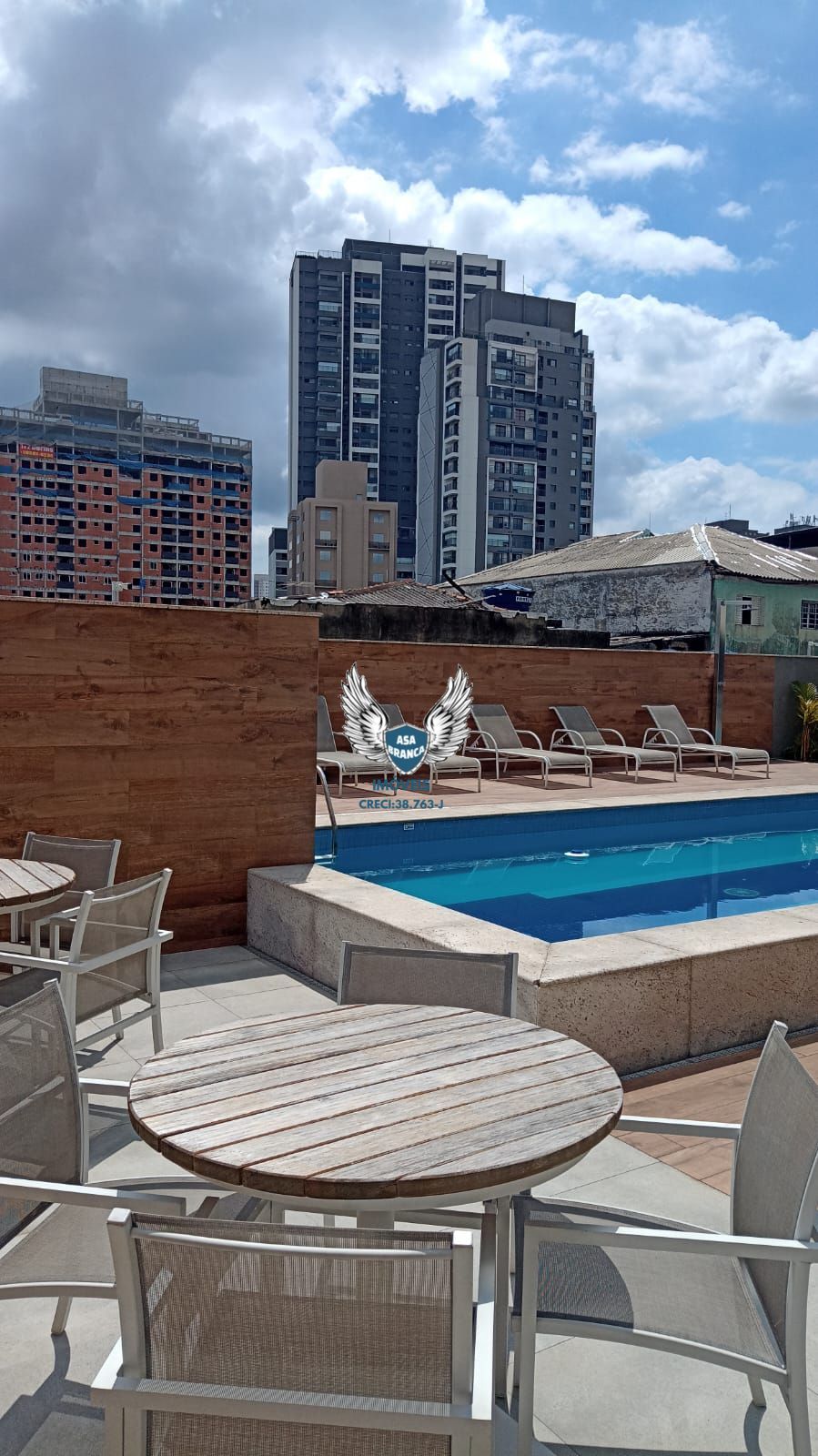 Apartamento com 03 dormitórios sendo 01 suíte e 01 vaga de garagem a 600 metros