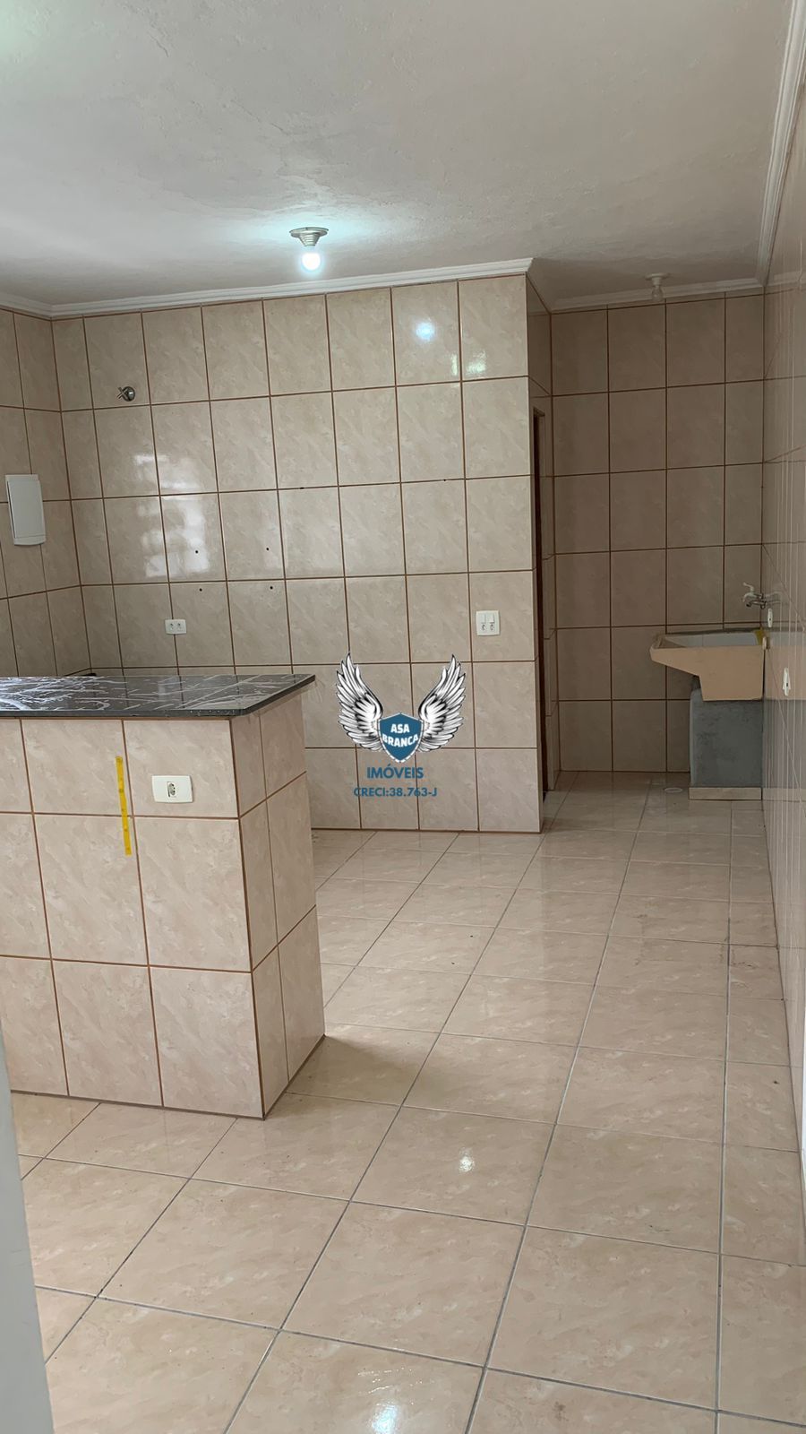 Casa térrea com 01 dormitório, laje pronta pra contruir , (contrato de compra e