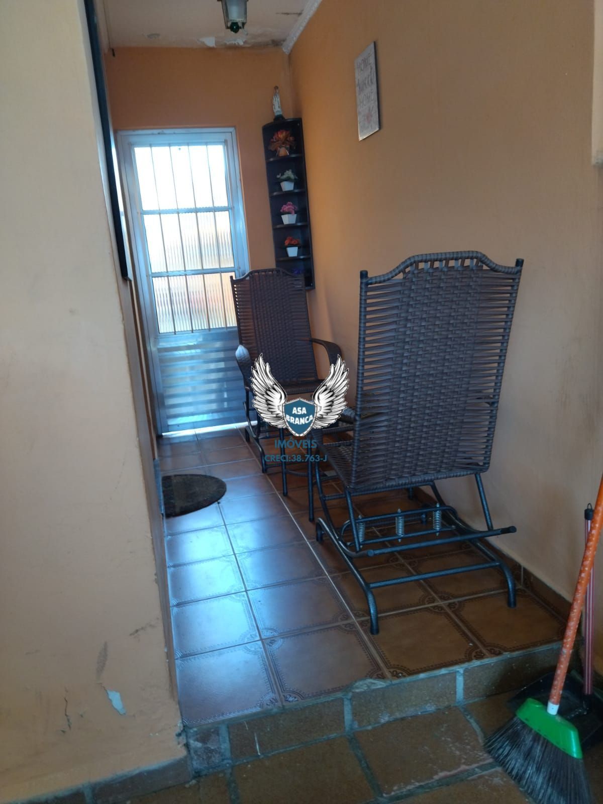 Sobrado de 04 dormitórios sendo 01 suíte e 02 vagas de garagem