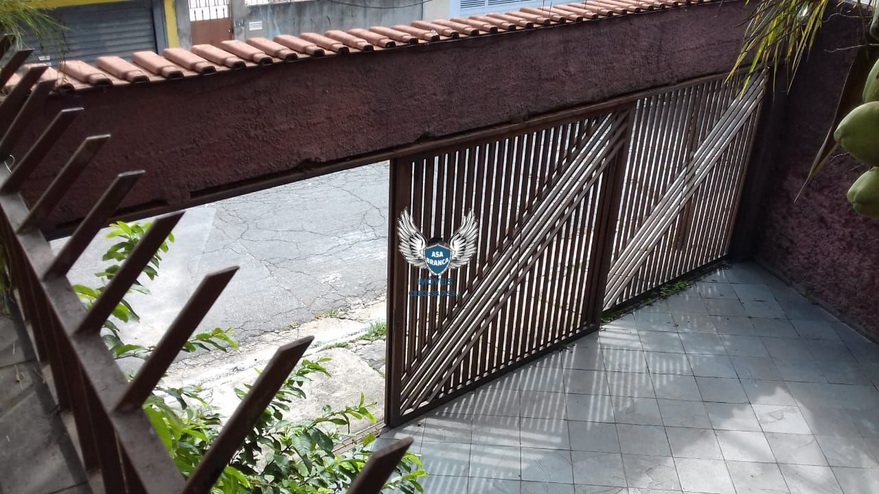 Sobrado com 03 dormitórios, sendo 01 suíte