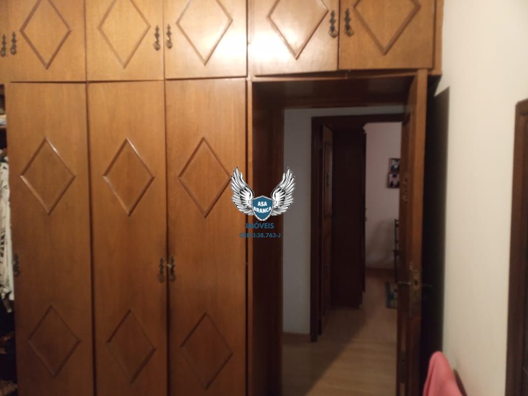 Casa térrea no jardim frança com 03 dormitórios sendo 01 suí