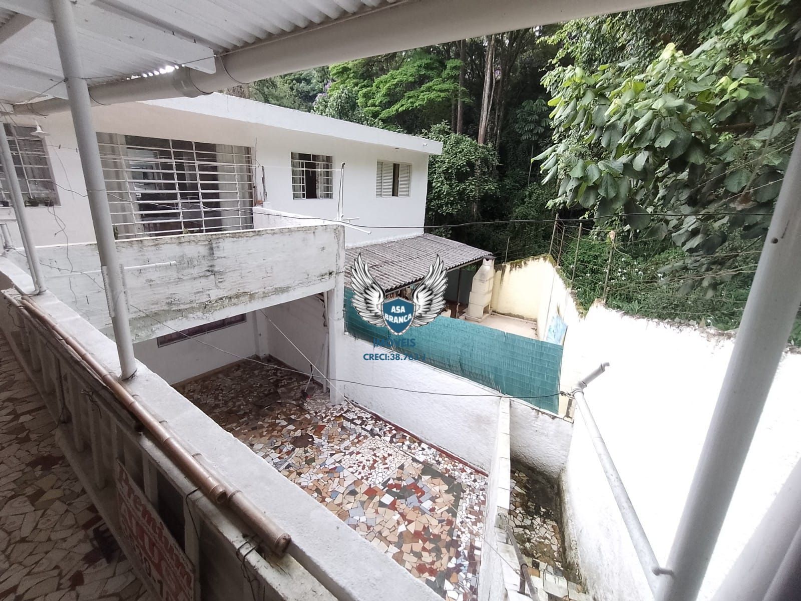 Sobrado com 4 dormitórios, garagem, sala de jantar, cozinha, lavanderia, salão d
