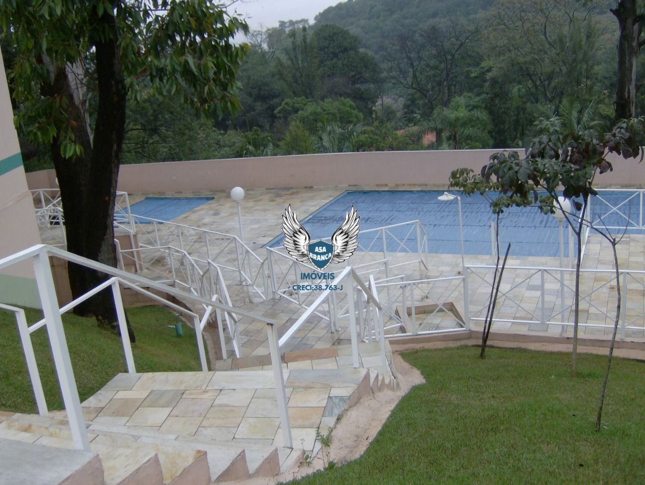 Casa em condomínio fechado de 02 dormitórios e 01 vaga de garagem