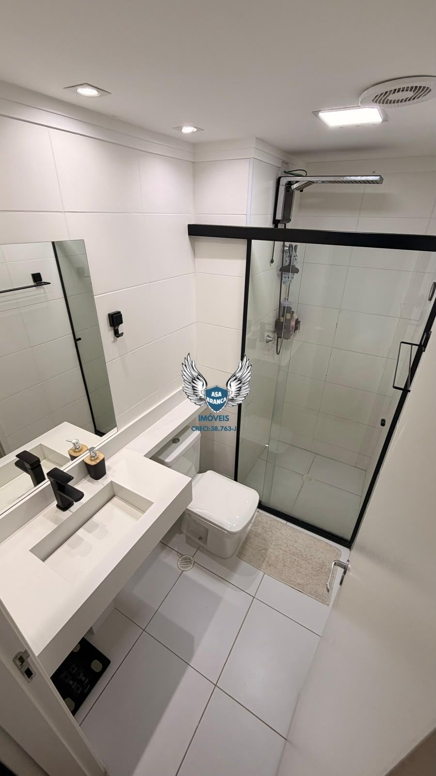 Apartamento na parada inglesa com 02 dormitórios sendo 01 suíte , sem vaga de ga