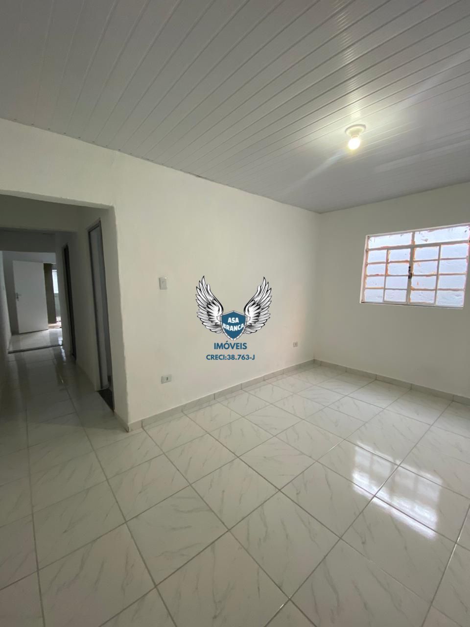 Casa térrea com edicula na cachoeirinha com 03 dormitórios, 02 vagas de garagem