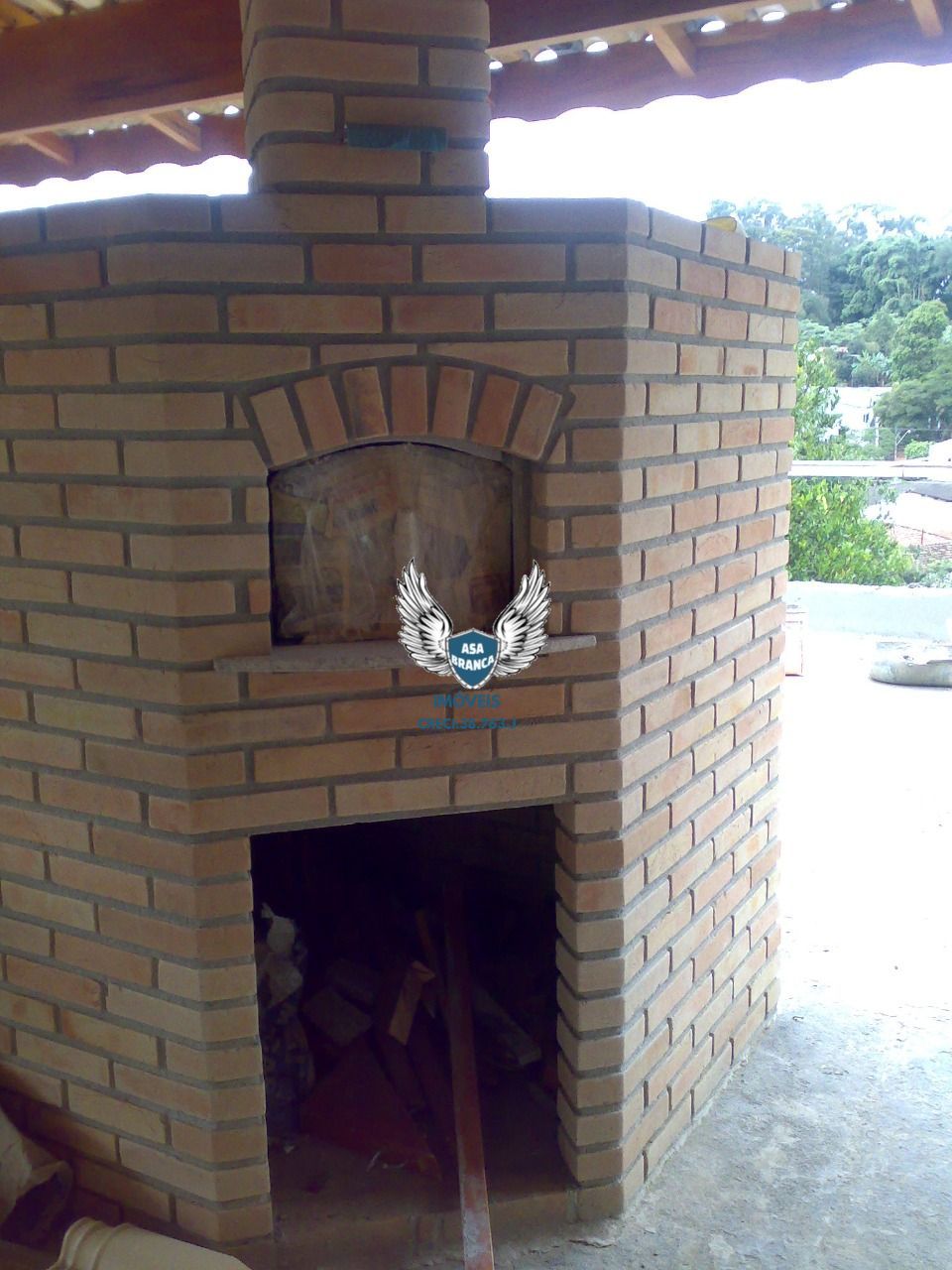 Casa térrea no horto florestal com 02 dormitórios sendo 01 suíte