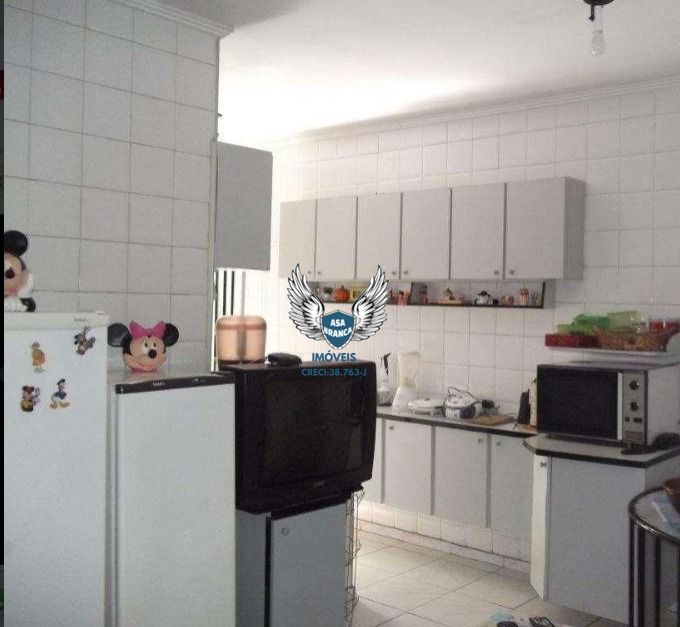 Sobrado em santana com 03 dormitórios possui 02 vagas de garagem, localizado à 0