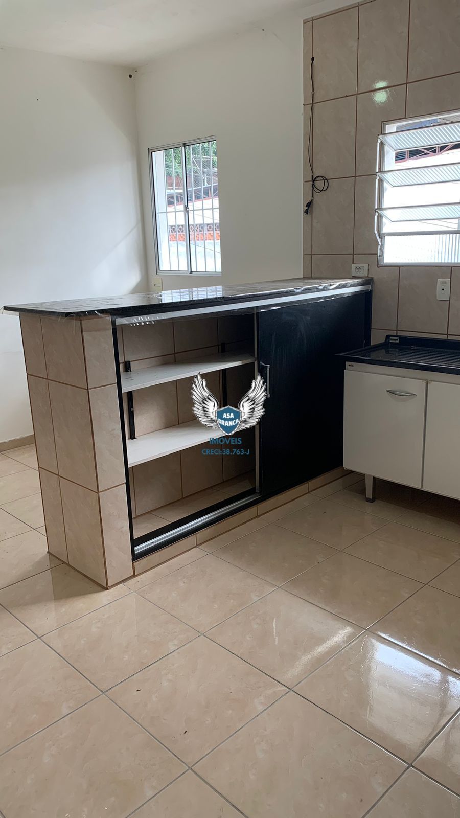 Casa térrea com 01 dormitório, laje pronta pra contruir , (c