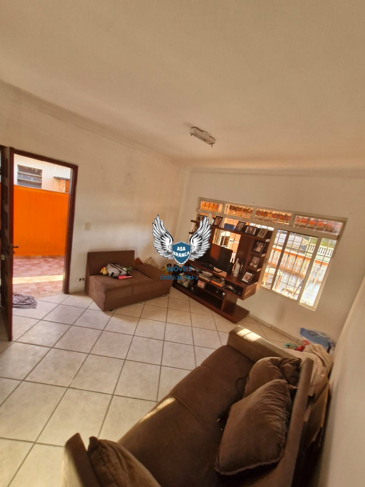 Sobrado no jaraguá com 03 dormitórios e 02 vagas de garagem