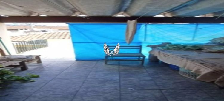 Casa térrea, com com 04 dormitórios e 03 vagas de garagem e uma edícula