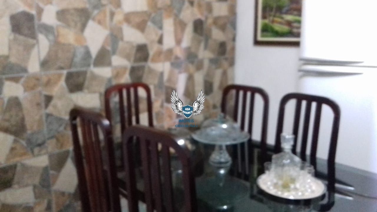 Sobrado com 03 dormitórios, sendo 01 suíte
