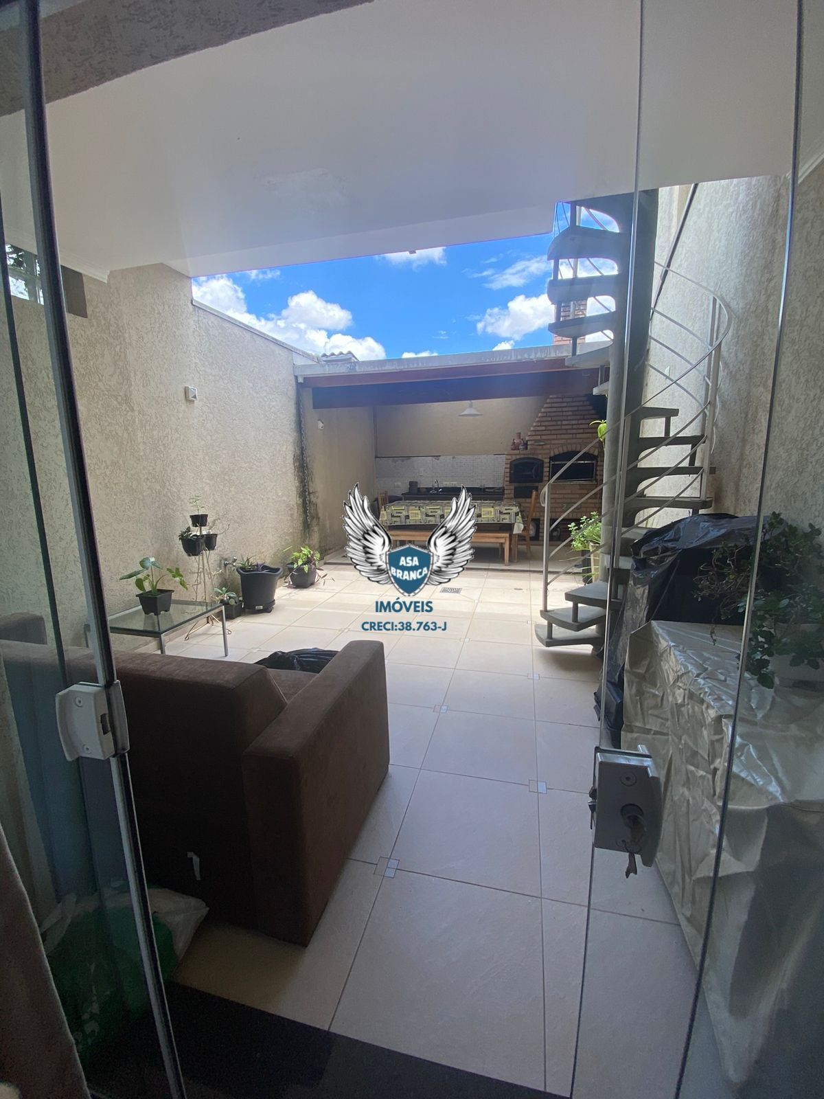 Sobrado no jardim frança de alto padrão com 03 suites e 02 vagas de garagem